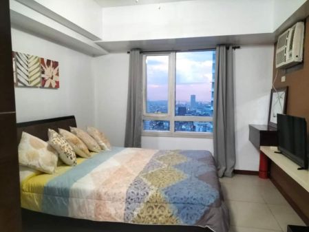 The Columns Legaspi Village Fully Furnished Studio Unit for Rent