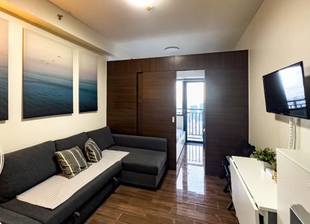 Interiored 1BR Unit with Balcony for Lease in Air Residences