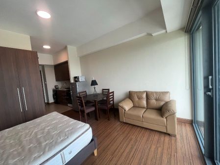 Studio with Balcony for Rent at Shang Salcedo Place