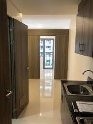 Semi furnish 1 Bedroom Unit at Fame Residences for Rent 