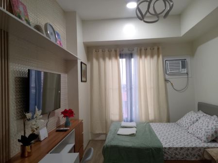 Fully Furnished Studio Unit at The Median for Rent