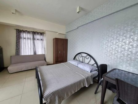 Fully Furnished Studio with Balcony Unit in Mabolo Garden Flats