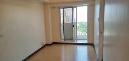 Unfurnished 1 Bedroom Unit at Torre De Manila for Rent