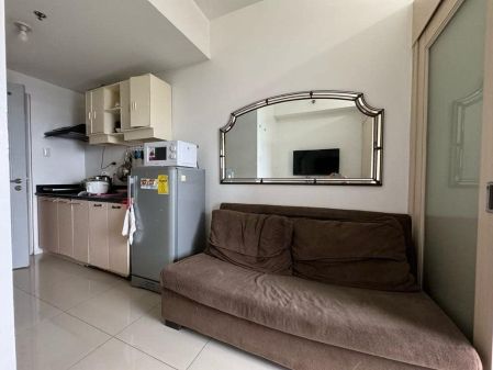 Fully Furnished Studio in Berkeley Residences near Ateneo