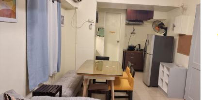 4BR With internet Condo 2 Toilet Bath in Victoria Station 1 EDSA