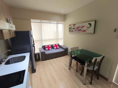 Fully Furnished 1 Bedroom Unit at Knightsbridge Residences