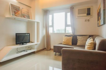 Fully Furnished 1 Bedroom Unit in Trion Towers for Rent