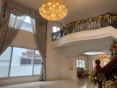 Beautiful Tri Level House for Rent in Hillsborough Alabang Villag