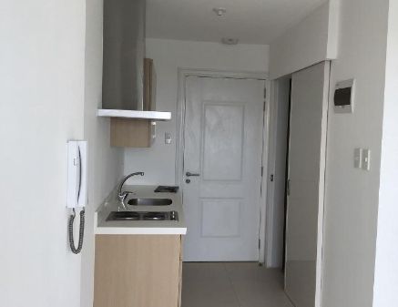 Affordable Unfurnished Studio Unit with Parking at The Residences