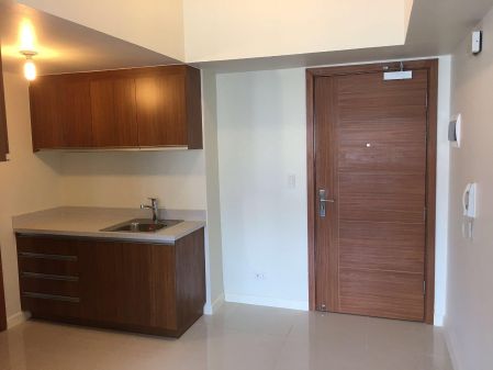 Semi Furnished 1 Bedroom Unit at Eton Tower Makati for Rent