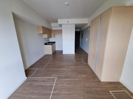 30sqm Studio in Lerato Tower 3 at 41st Floor for Rent