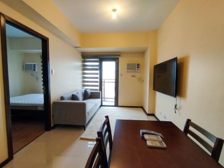 FOR RENT 1 Bedroom Unit with Balcony at The Radiance Manila Bay