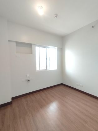 Unfurnished one bedroom condo for rent in The Aston Place  Doming