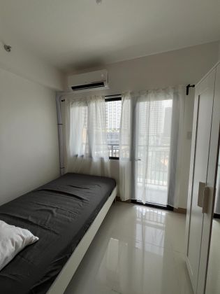 Semi Furnished 1 Bedroom Unit at Lush Residences for Rent