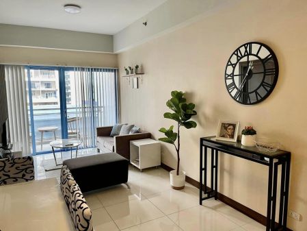 1 Bedroom Unit in Two Central Makati Condo for Rent