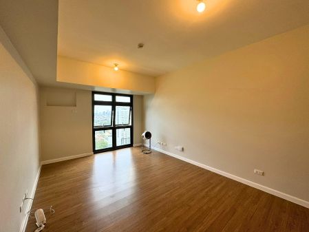 For Rent Lease  Studio Unit at The Travertine Tower at Portico