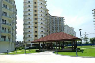 1BR with Balcony for Rent at Field Residences near Airport