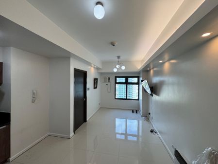 Semi Furnished 1BR for Rent in Magnolia Residences Quezon City