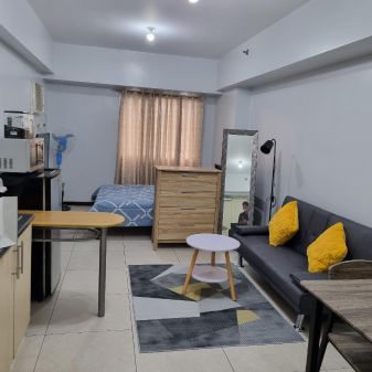 Studio Unit for Rent at Columns Legaspi Village