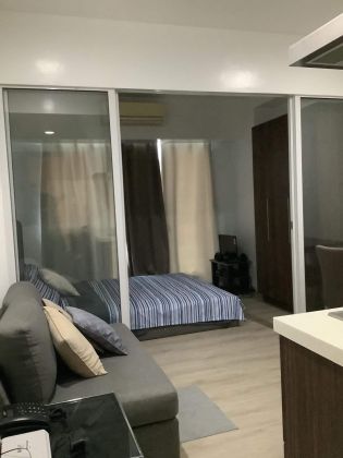 1 Bedroom with Balcony for Rent at Acqua Private Residences