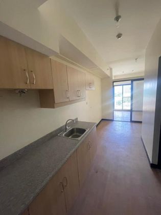 Unfurnished 1 Bedroom Unit at Calathea Place for Rent