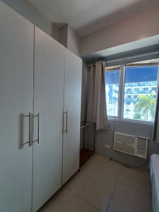 Fully Furnished Newly Renovated New Furnishings 1BR for Rent in S