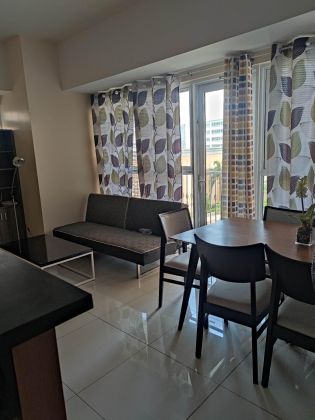 For Rent Semi Furnished 1 Bedroom Condo at Venice Tower C