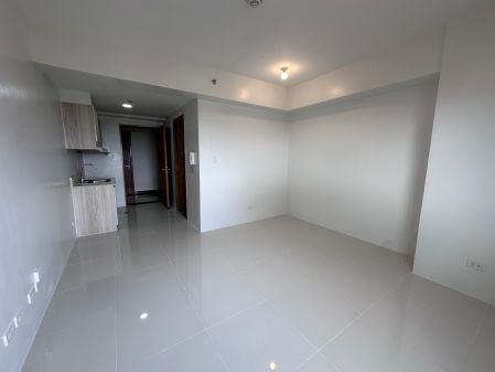 Unfurnished Studio Unit at Taft East Gate for Rent