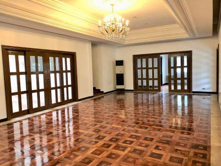 6BR House in Dasmarinas Village