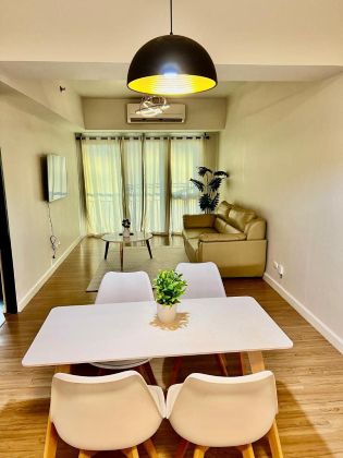 1 Bedroom Unit with Balcony in Two Maridien Bgc