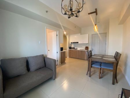 Fully Furnished 1 Bedroom Unit at The Vantage at Kapitolyo