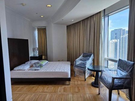 Fully Furnished 3 Bedroom Unit for Rent at One McKinley Place