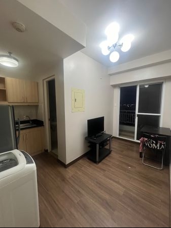 1 Bedroom Unit Semi Furnished in La Verti Residences Pasay