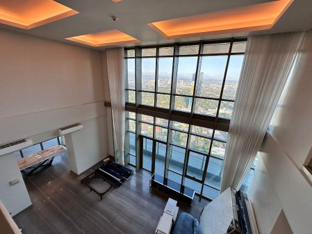 5BR w/ balcony Semi Furnished Unit at Viridian in Greenhills San 