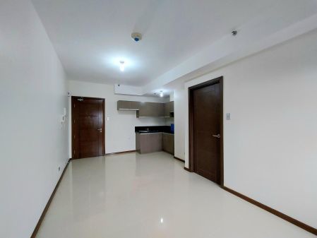 Unfurnished 1 Bedroom Unit at Galleria Regency for Rent