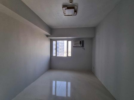 Fully Furnished Studio at Sun Residences