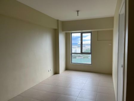 Unfurnished 1BR for Rent in Avida Towers 34th Street BGC Taguig