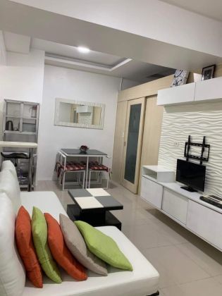 Nice 2 Bedroom in Jazz Residences Makati CBD Near RCBC and PB Com