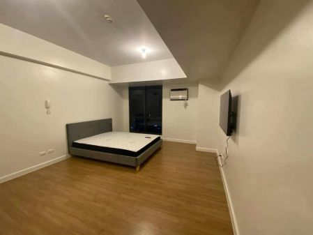 Fascinating Fully Furnished Studio at High Park Vertis