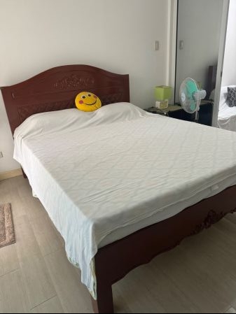 Furnished Azure with Queen Size Bed and Parking 