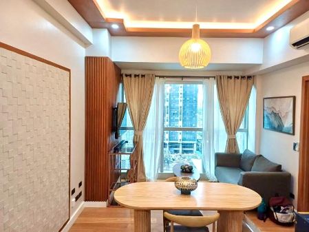 Fully Furnished 1 Bedroom Unit at The Seasons Residences