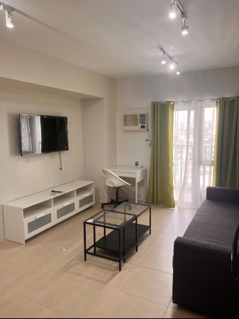 Homey 1 Bedroom Unit with a Manila and Makati View