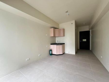 BrandNew UnFurnished Studio Unit at Avida Towers Sola