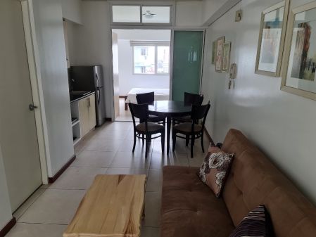 1BR in Columns Legaspi Village