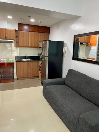 Condo For Rent in Makati Legazpi Village near RCBC Ayala