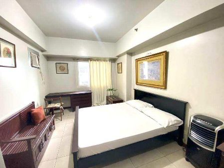 Presentable Studio Unit Fully Furnished at The Columns