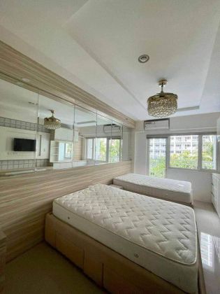 Fully Furnished 1 Bedroom with Balcony in Shore Residences Pasay