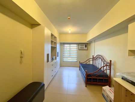 Studio Unit Fully Furnished at the Vantage at Kapitolyo