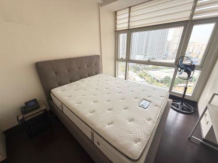 Fully Furnished 1 Bedroom with Balcony in Twin Oaks Place