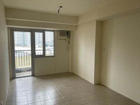 Unfurnished Studio Unit for Rent in Avida Towers San Lorenzo